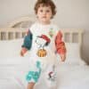 Çocuklar için Snoopy temalı pijama takımı.