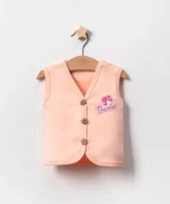 Pembe kıyafetli gülümseyen yürümeye başlayan çocuk.