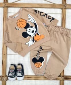Çocuk Mickey Mouse basketbol eşofman takımı.