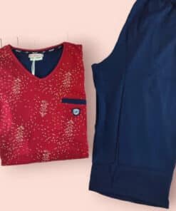 Kırmızı desenli pijama takımı.