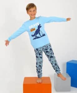 Erkek çocuğu için dinozor temalı pijama takımı.