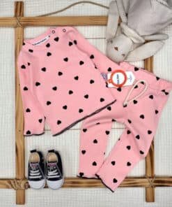 Kız çocuk pembe kalp desenli pijama takımı.