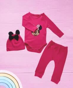 Minnie Mouse desenli pembe bebek kıyafeti.
