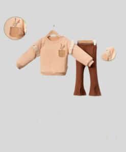 Çocuk bej sweatshirt ve kahverengi pantolon takımı.