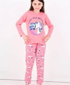 Kız pembe unicorn pijaması.