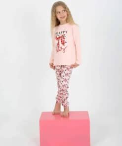 Kız pembe pijama takımı.