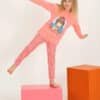 Kız pembe pijama takımı.