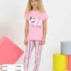 Kız pembe pijama takımı.