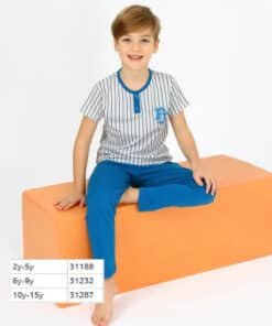 Erkek çocuk mavi beyaz çizgili pijama takımı.