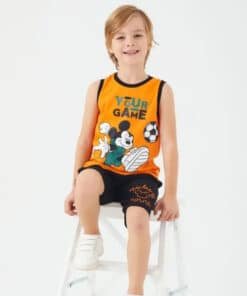Erkek çocuğu için Mickey Mouse temalı kıyafet.